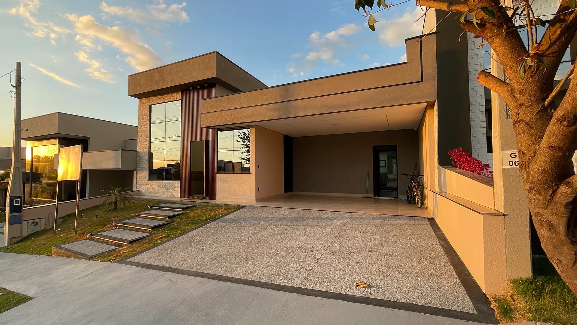 Casa moderna construída pela Construtora Plenus em condomínio fechado em Indaiatuba